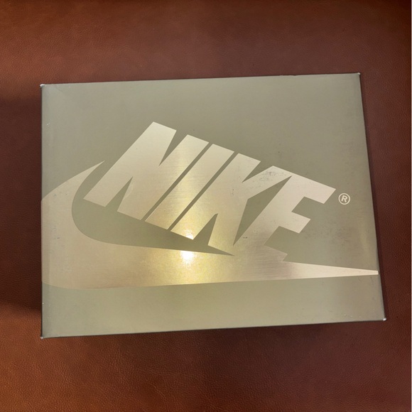 Jordan 1s Black Gold - Picture 4 of 4